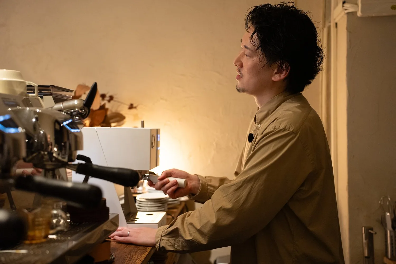 ELEPHANT COFFEE カウンターで抽出中の今村義則様
